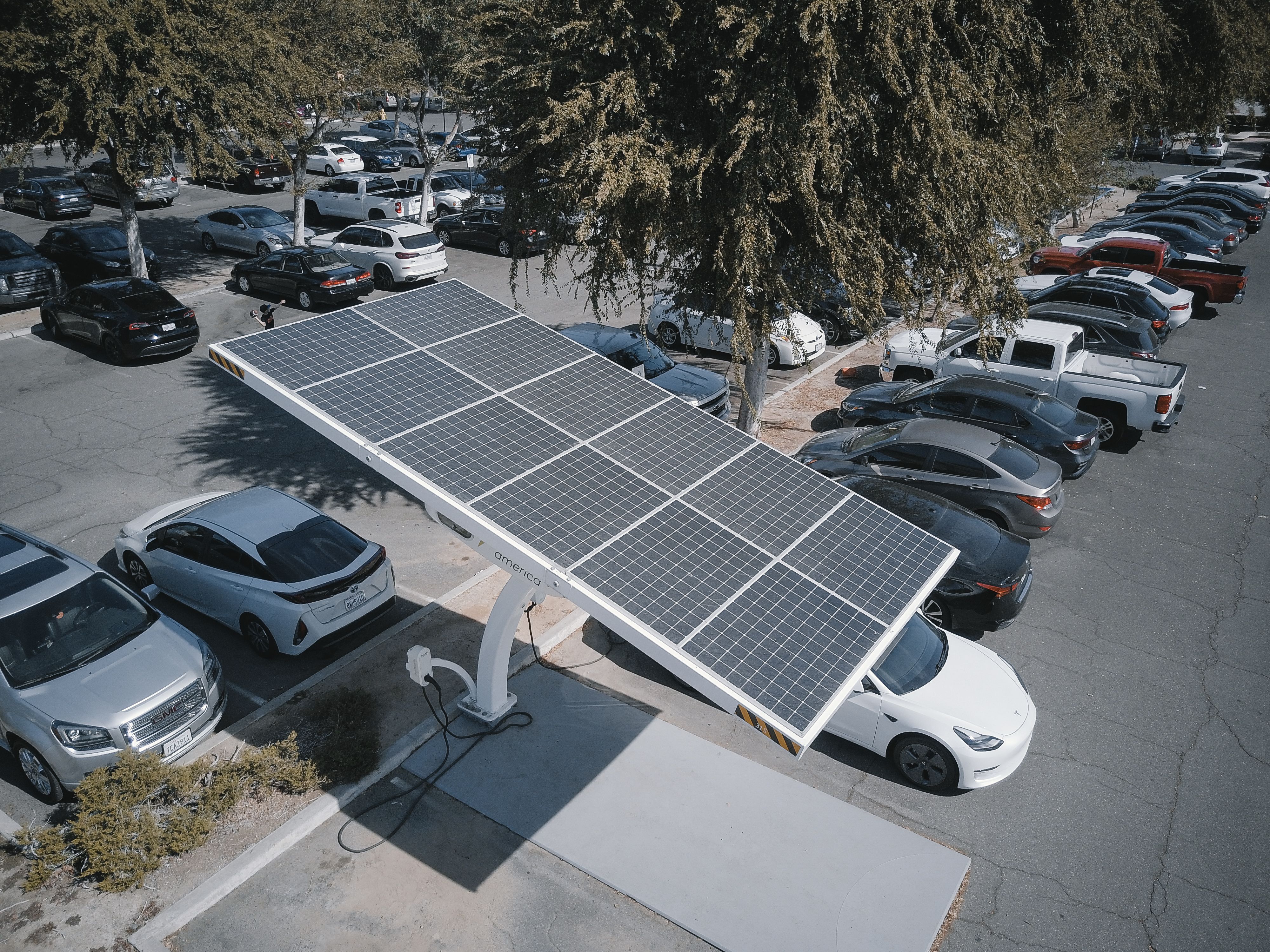 Bornes de recharge et panneaux solaires : comment optimiser l'autoconsommation ?